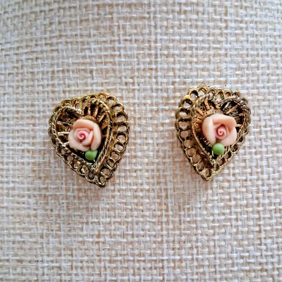 Vintage Porcelain Rose Hearts Earrings With Gold Tone Filigree Settings Pierced - Picture 10 of 11